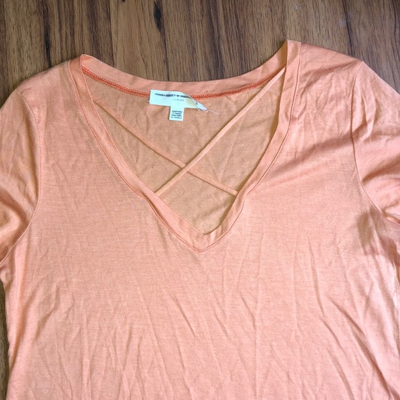 Super cute new without tags tee - Picture 3 of 3